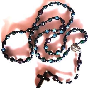 ROSARY Beautiful IRREDESENT BEADS, ONYX Style CROSS  RHINESTONE Christ MEDALLION